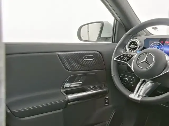 Mercedes-Benz EQA 300