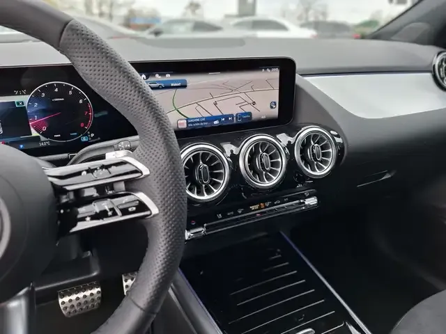Mercedes-Benz GLA 220