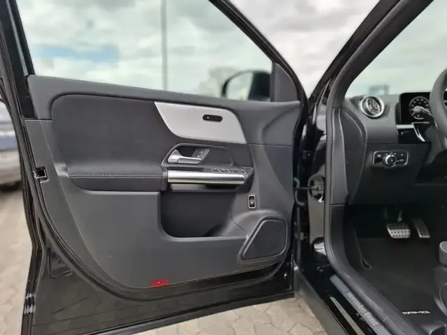 Mercedes-Benz GLA 220