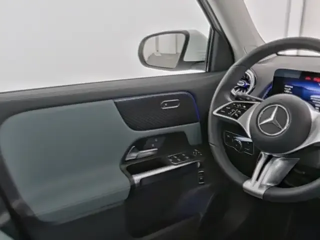 Mercedes-Benz EQB 300