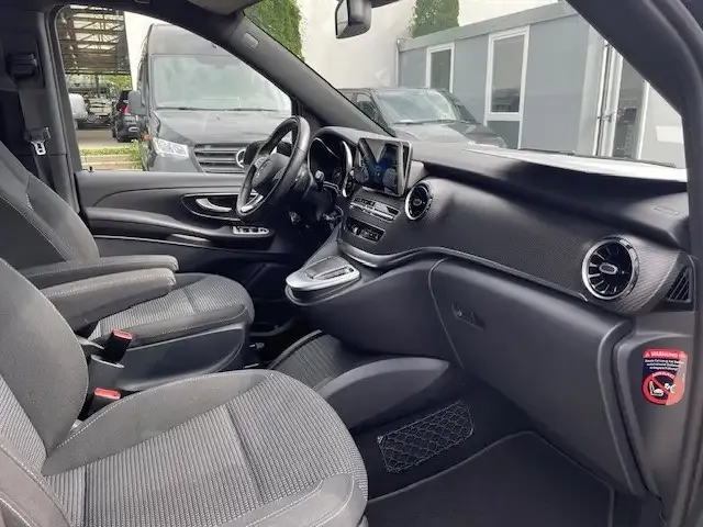 Mercedes-Benz V 250