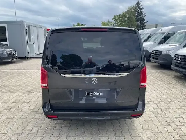 Mercedes-Benz V 250