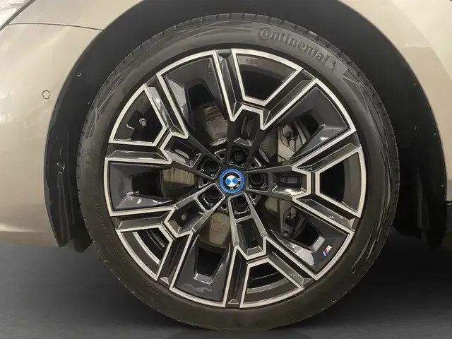 BMW 550