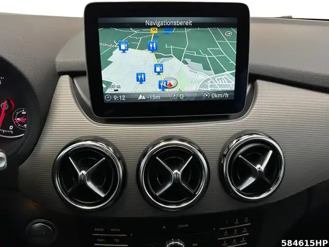 Mercedes-Benz B 180