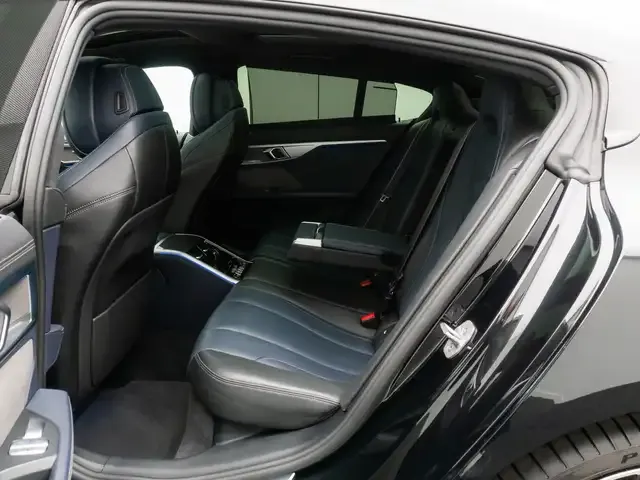 BMW M850