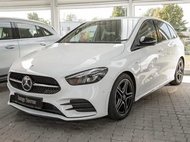 Mercedes-Benz B 180
