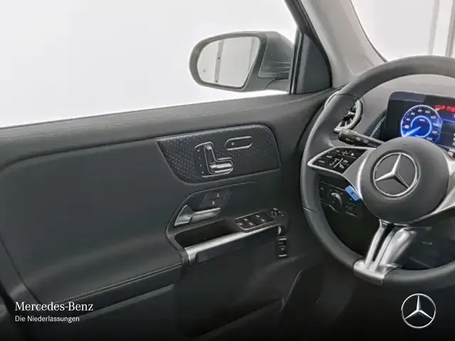 Mercedes-Benz EQB 300