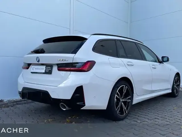 BMW 330