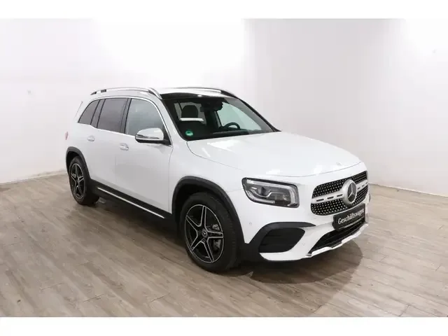 Mercedes-Benz GLB 220