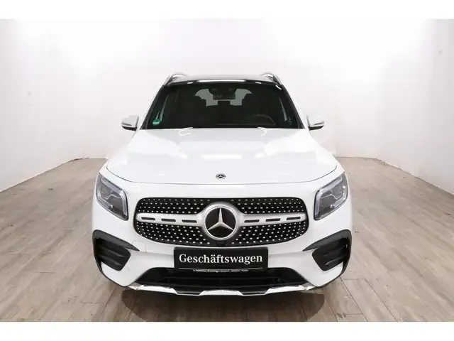 Mercedes-Benz GLB 220