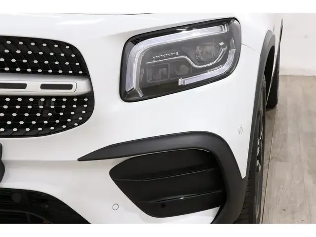 Mercedes-Benz GLB 220