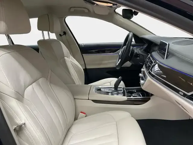 BMW 750
