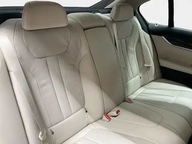 BMW 750