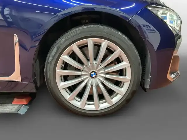 BMW 750
