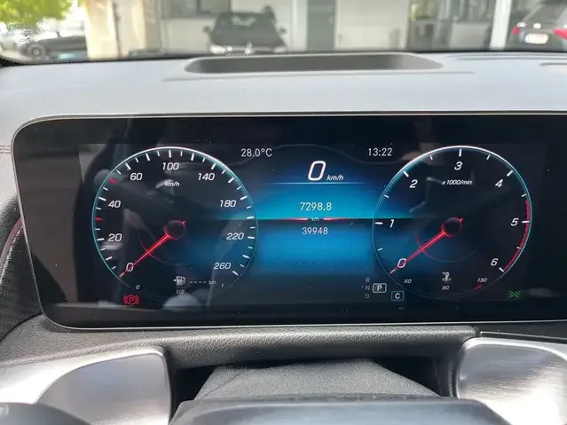 Mercedes-Benz GLB 200