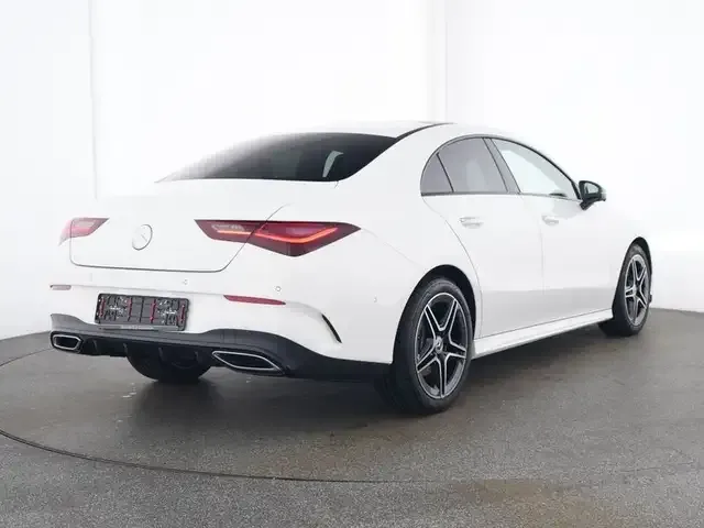 Mercedes-Benz CLA 200