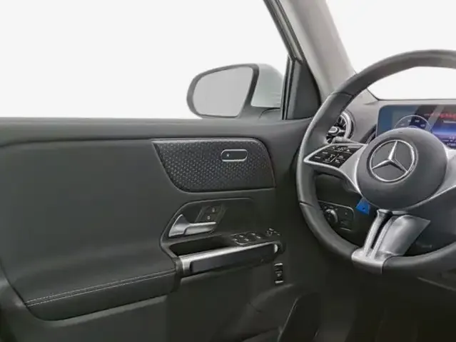 Mercedes-Benz EQB 350
