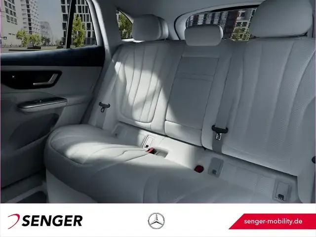 Mercedes-Benz EQE 300