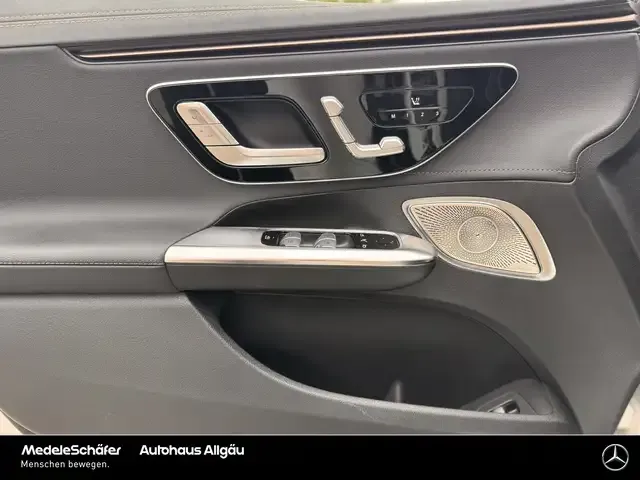 Mercedes-Benz EQE 300