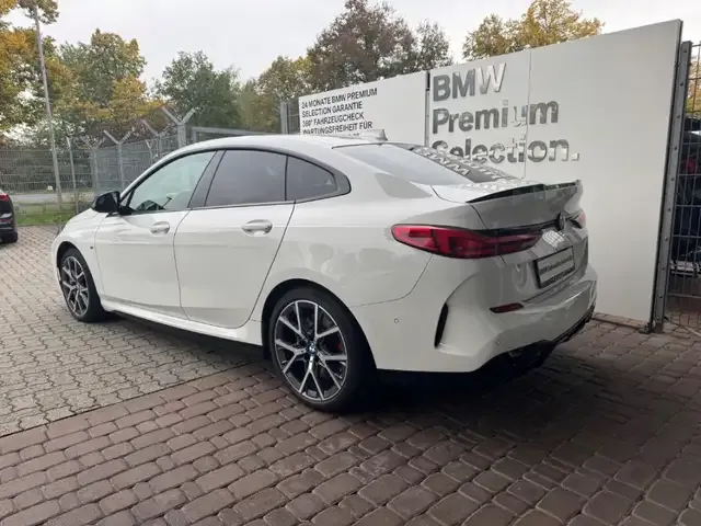 BMW 235