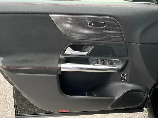 Mercedes-Benz EQA 300