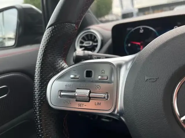 Mercedes-Benz EQA 300
