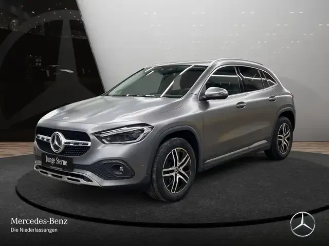 Mercedes-Benz GLA 220