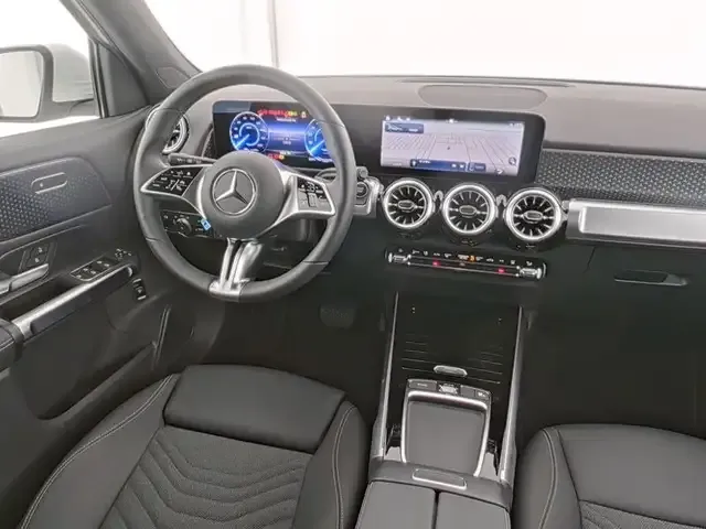 Mercedes-Benz EQB 300
