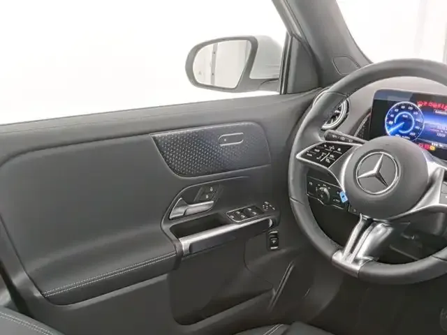 Mercedes-Benz EQB 300