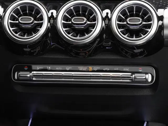 Mercedes-Benz GLB 220