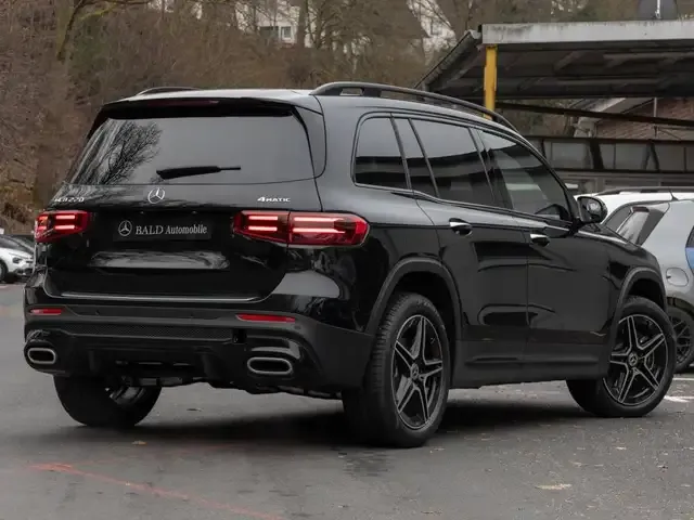 Mercedes-Benz GLB 220