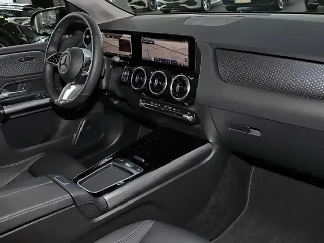 Mercedes-Benz B 180