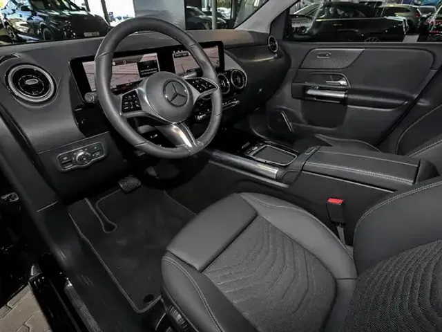 Mercedes-Benz B 180