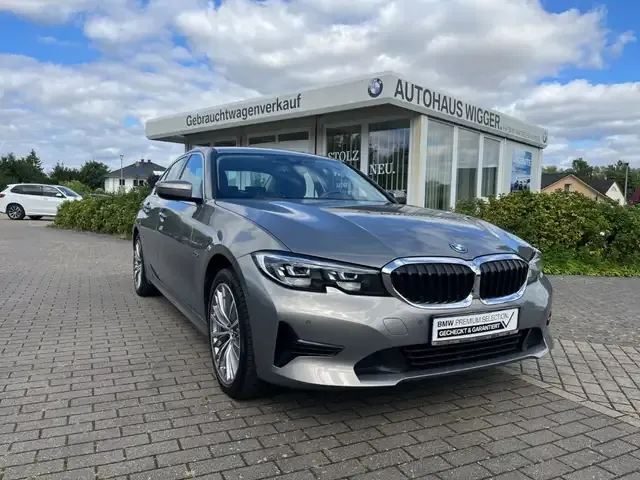 BMW 330