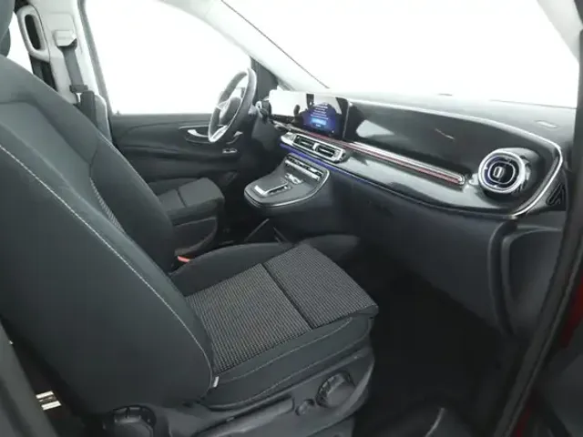 Mercedes-Benz V 220