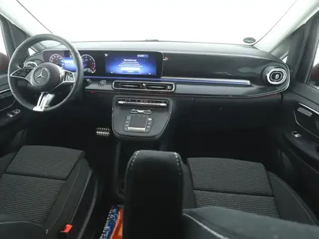 Mercedes-Benz V 220