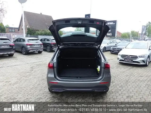 Mercedes-Benz B 180