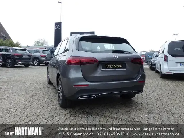 Mercedes-Benz B 180