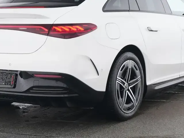 Mercedes-Benz EQE 300