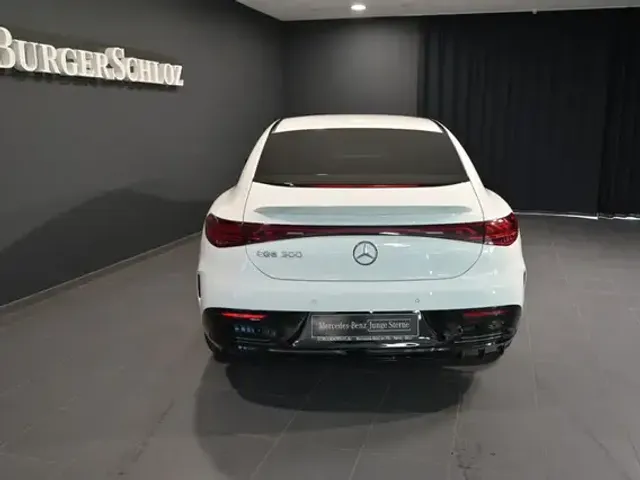 Mercedes-Benz EQE 300