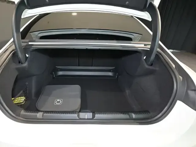 Mercedes-Benz EQE 300