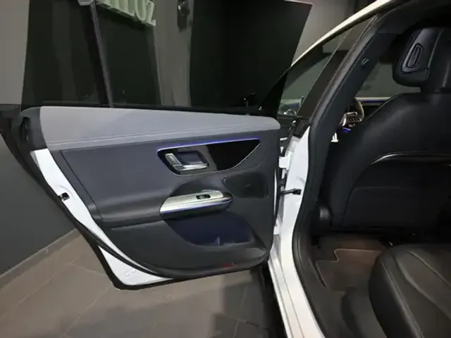 Mercedes-Benz EQE 300