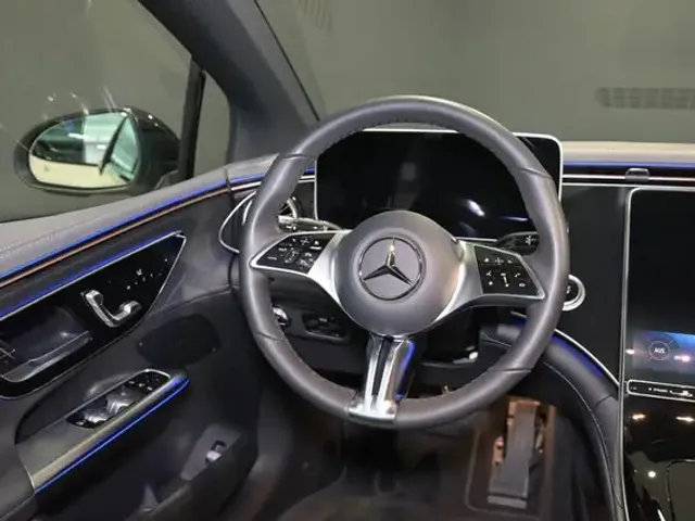 Mercedes-Benz EQE 300