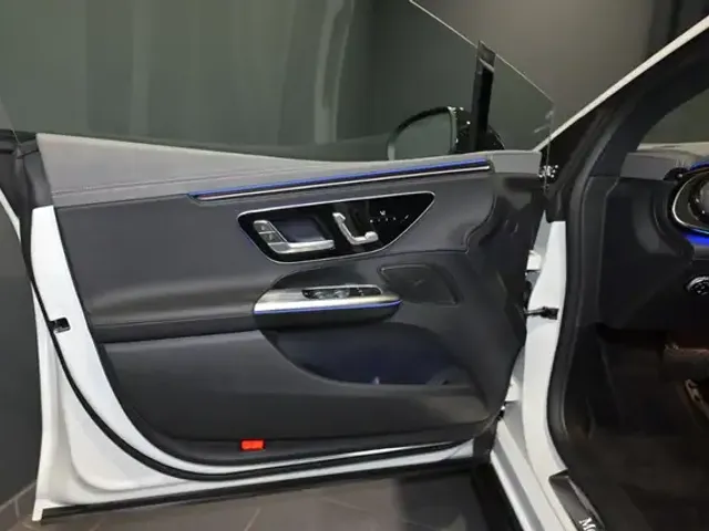 Mercedes-Benz EQE 300