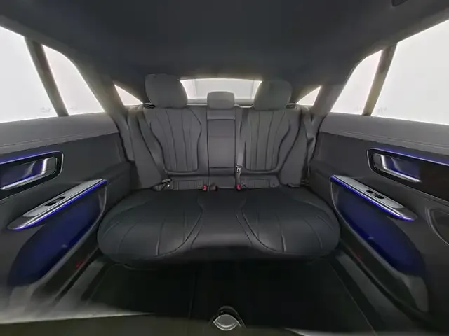 Mercedes-Benz EQE 300