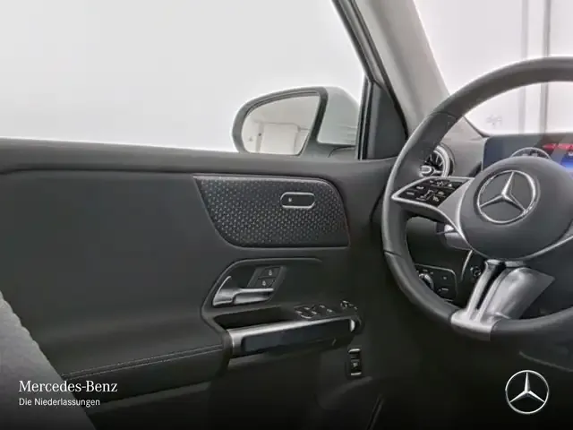 Mercedes-Benz EQB 300