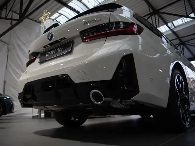 BMW 330