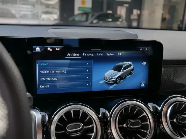 Mercedes-Benz GLB 200