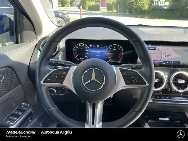 Mercedes-Benz GLA 220