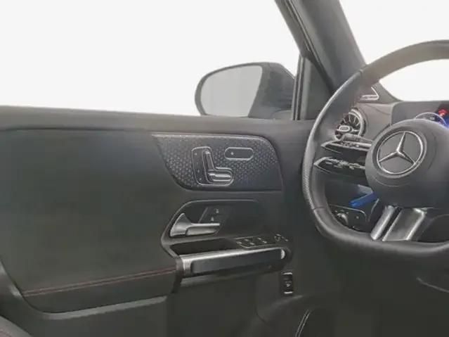 Mercedes-Benz EQB 300